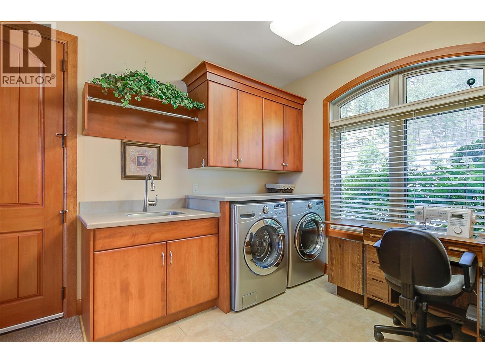 2513 Casa Palmero Drive. West Kelowna, British Columbia