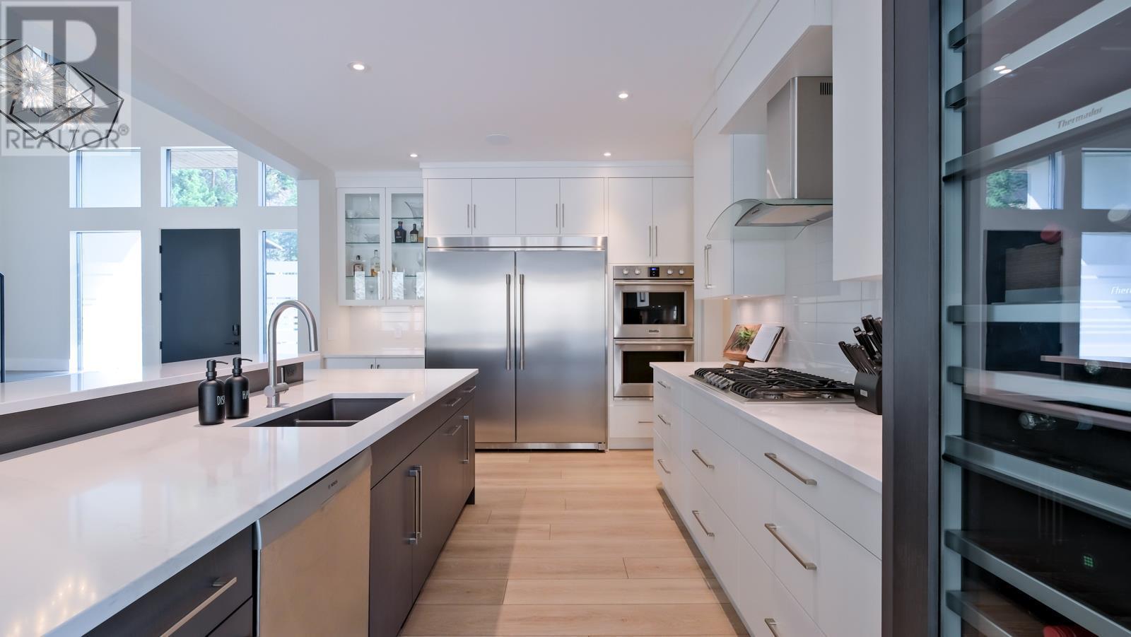 740 Pinehaven Court. Kelowna, British Columbia