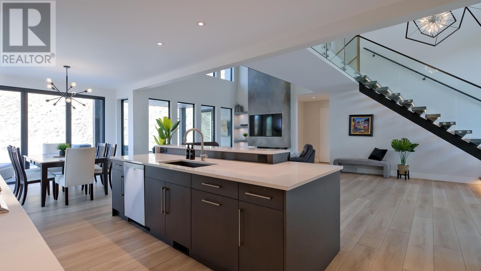 740 Pinehaven Court. Kelowna, British Columbia