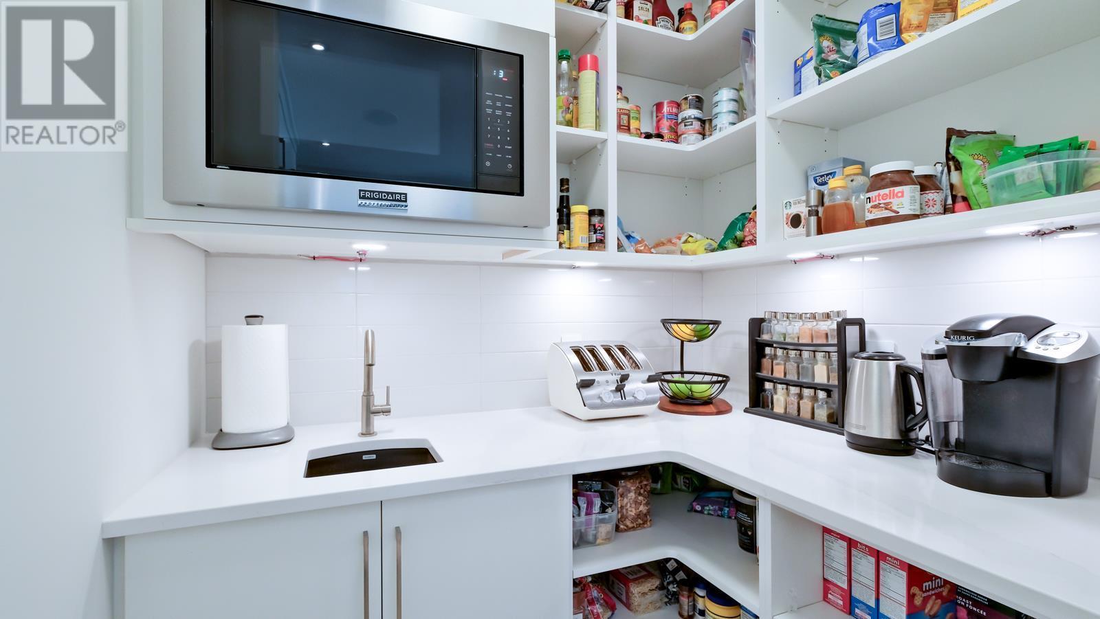 740 Pinehaven Court. Kelowna, British Columbia