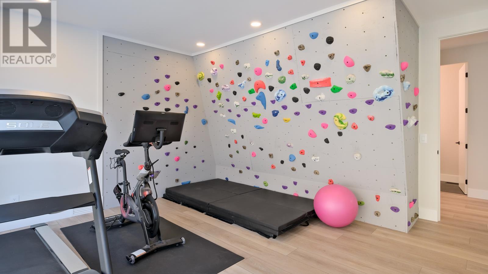 740 Pinehaven Court. Kelowna, British Columbia