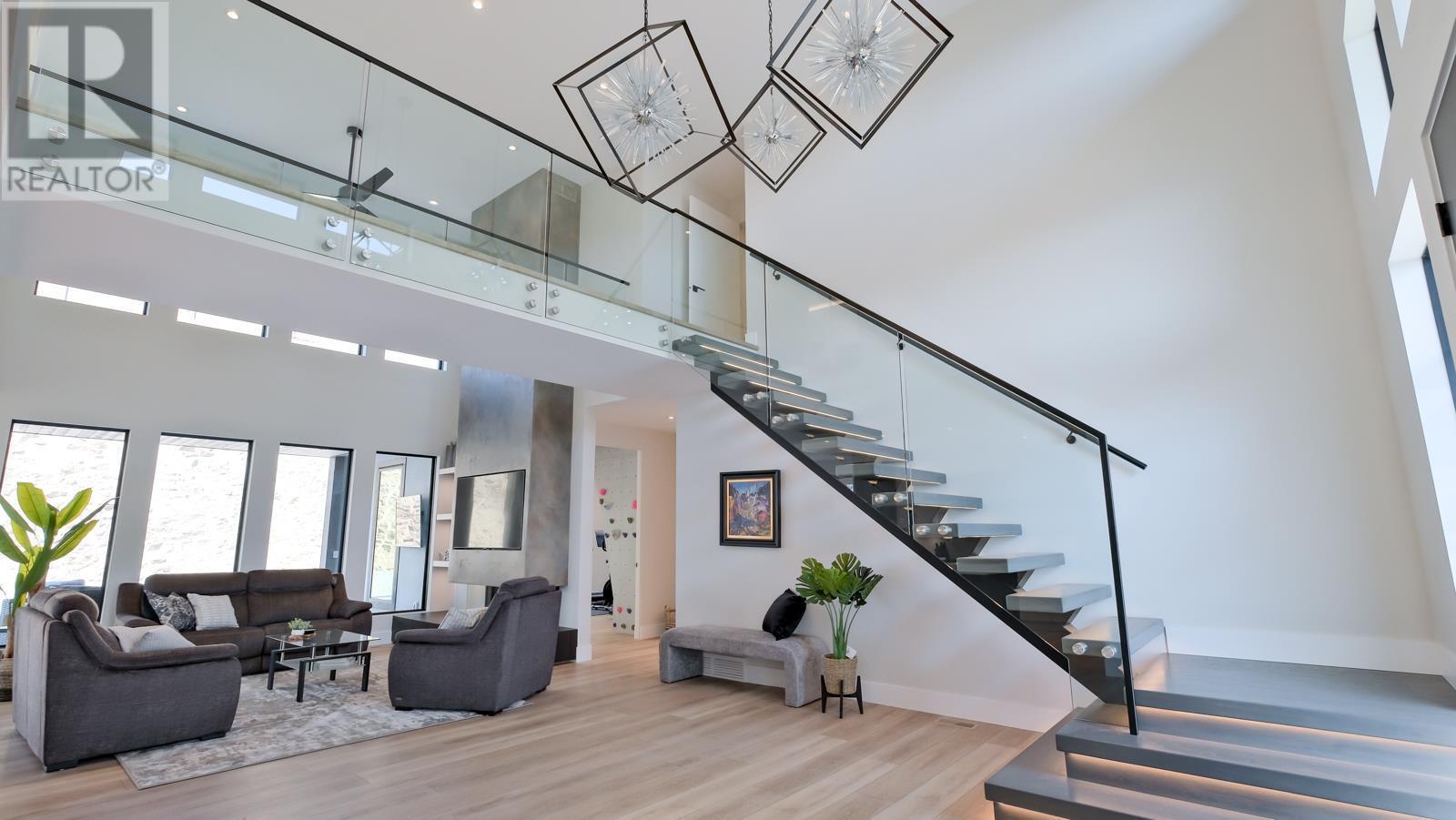 740 Pinehaven Court. Kelowna, British Columbia