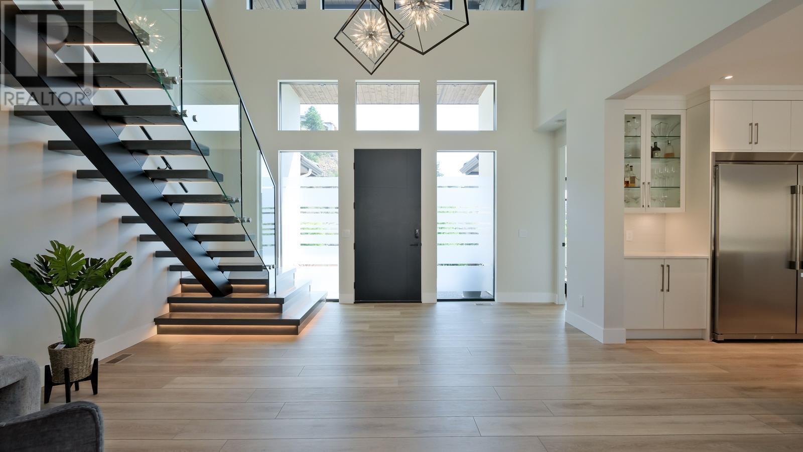 740 Pinehaven Court. Kelowna, British Columbia