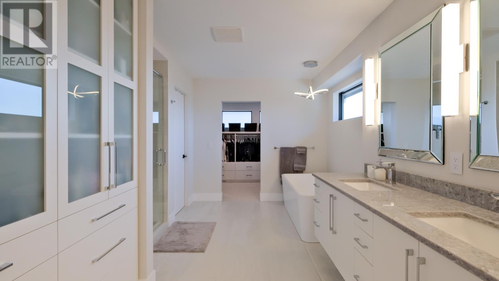 740 Pinehaven Court. Kelowna, British Columbia