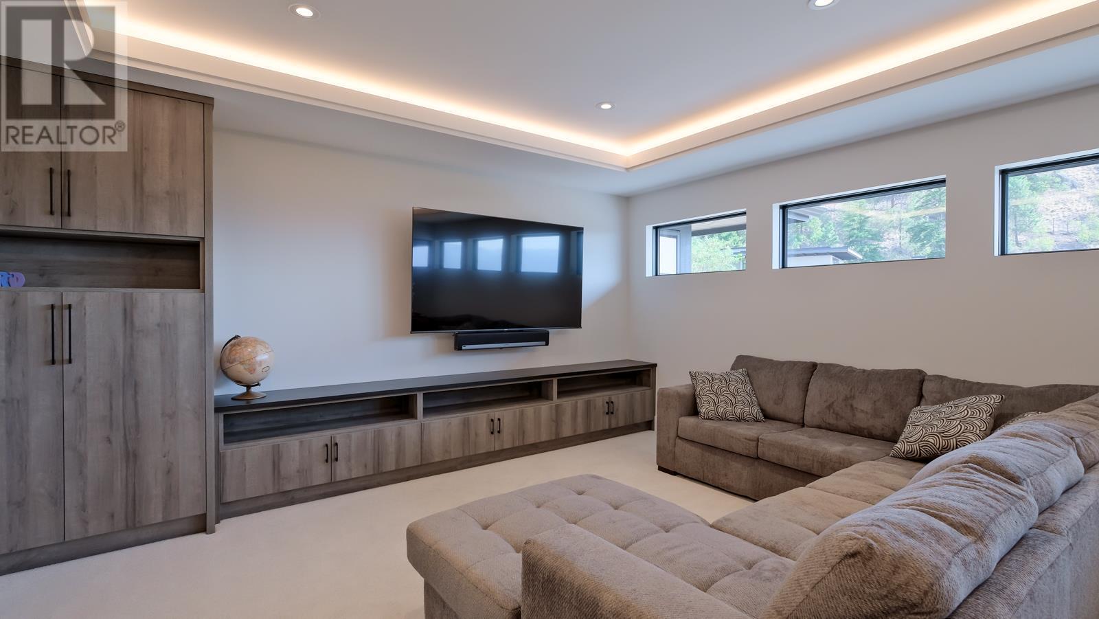 740 Pinehaven Court. Kelowna, British Columbia