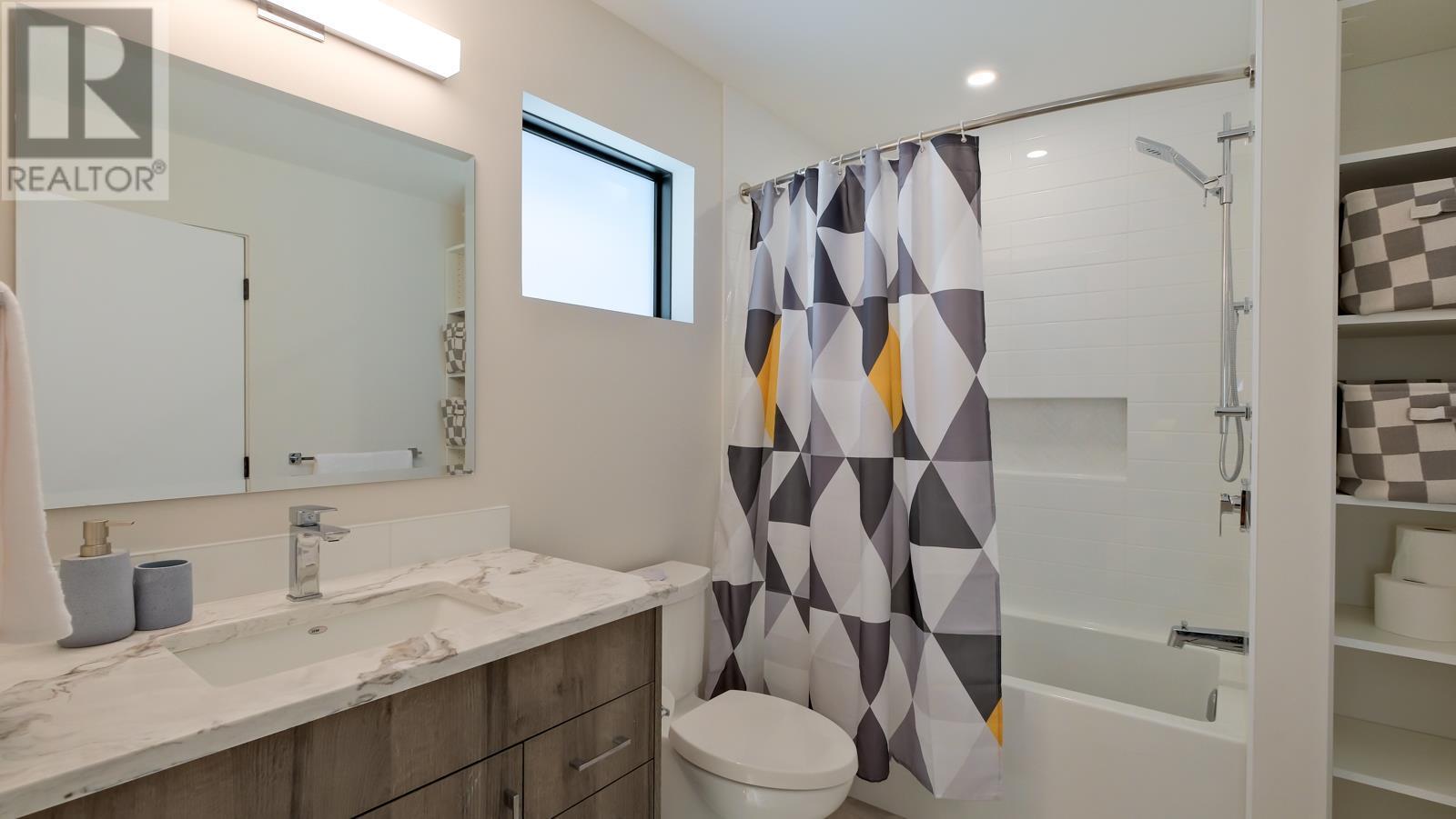 740 Pinehaven Court. Kelowna, British Columbia