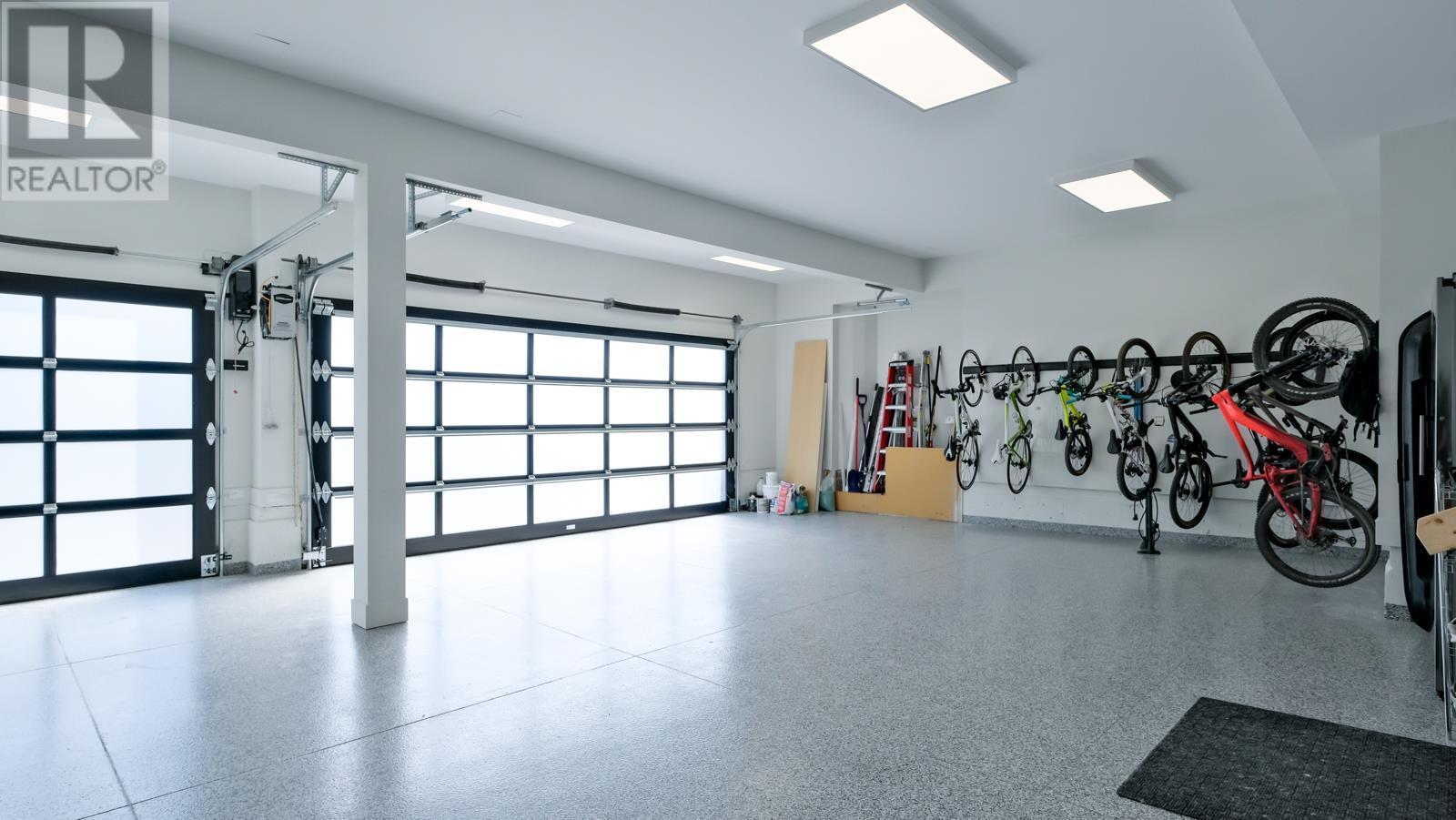 740 Pinehaven Court. Kelowna, British Columbia