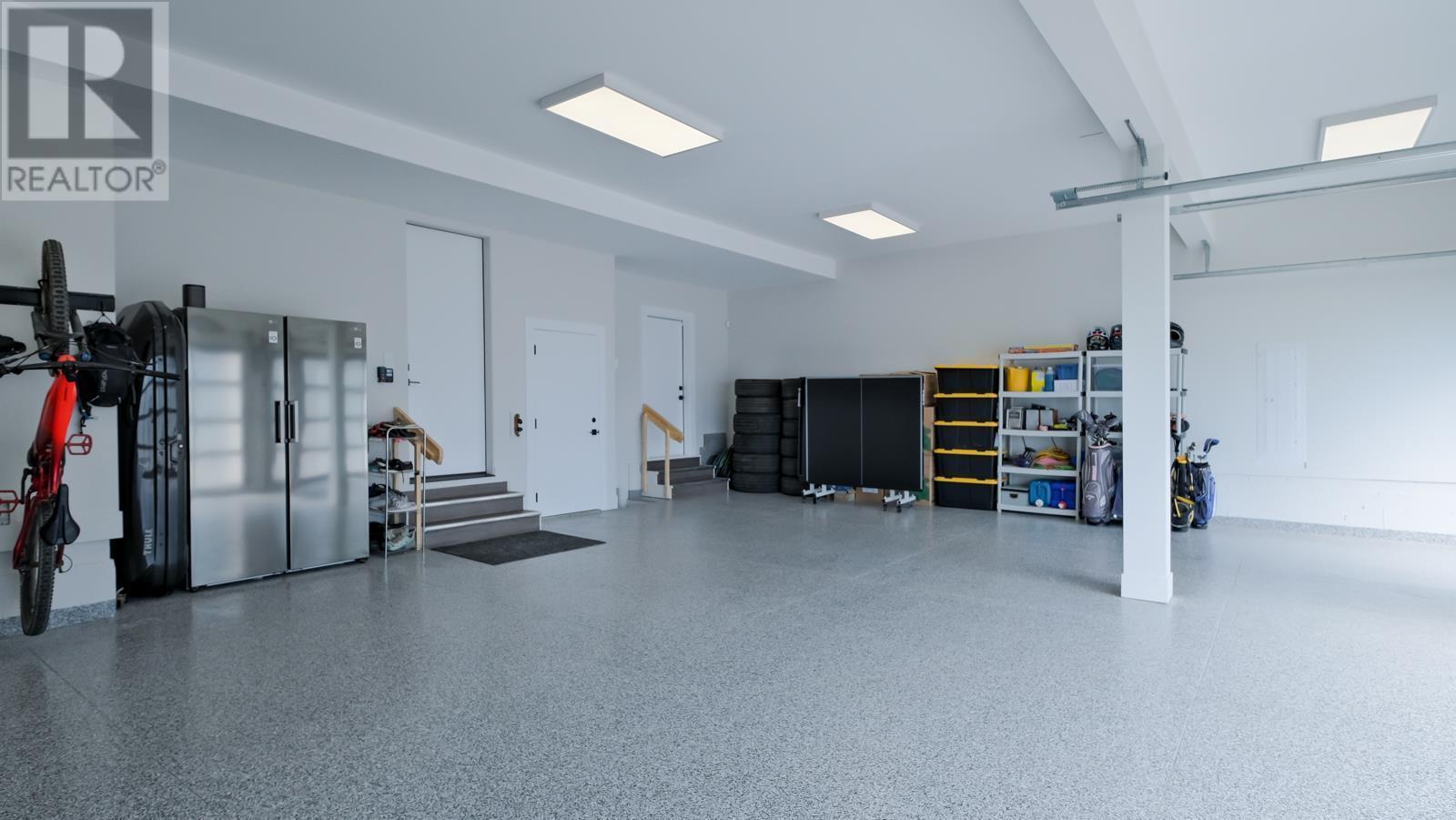 740 Pinehaven Court. Kelowna, British Columbia