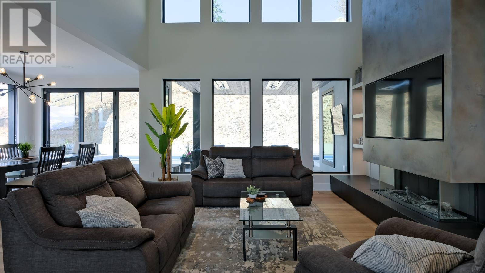 740 Pinehaven Court. Kelowna, British Columbia