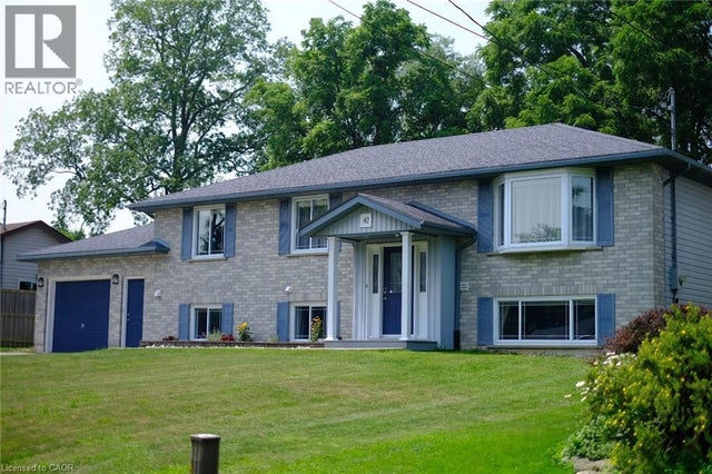 47 Winnett Street N, Cayuga