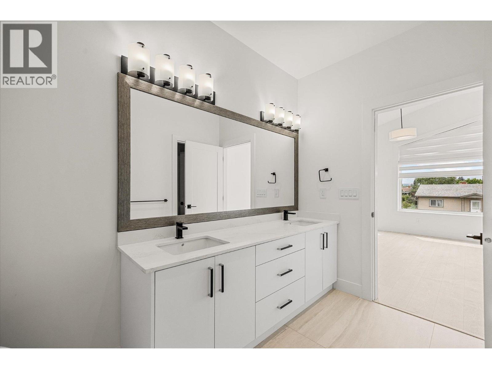 840 Grenfell Avenue Unit# 1. Kelowna, British Columbia