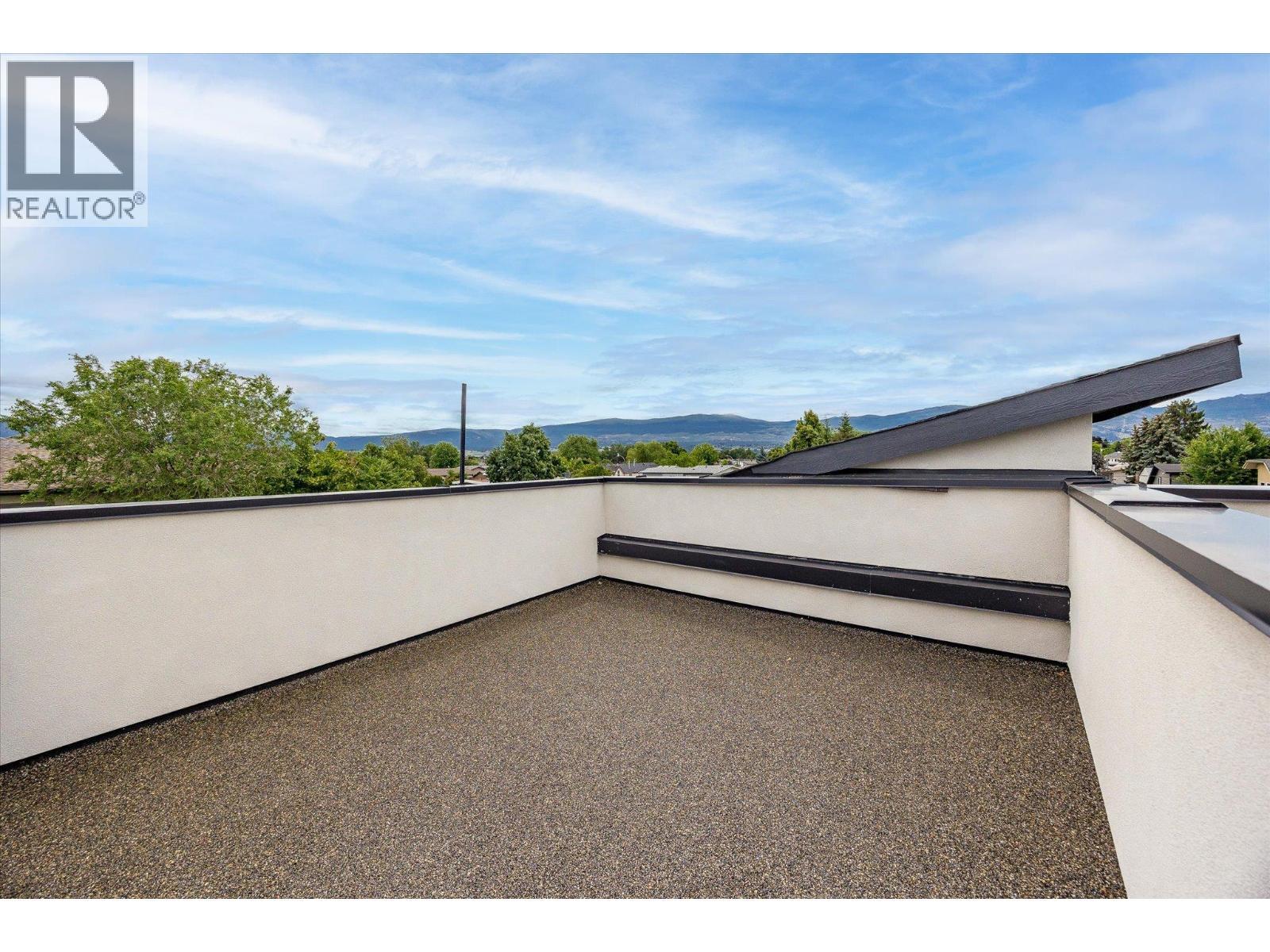 840 Grenfell Avenue Unit# 1. Kelowna, British Columbia