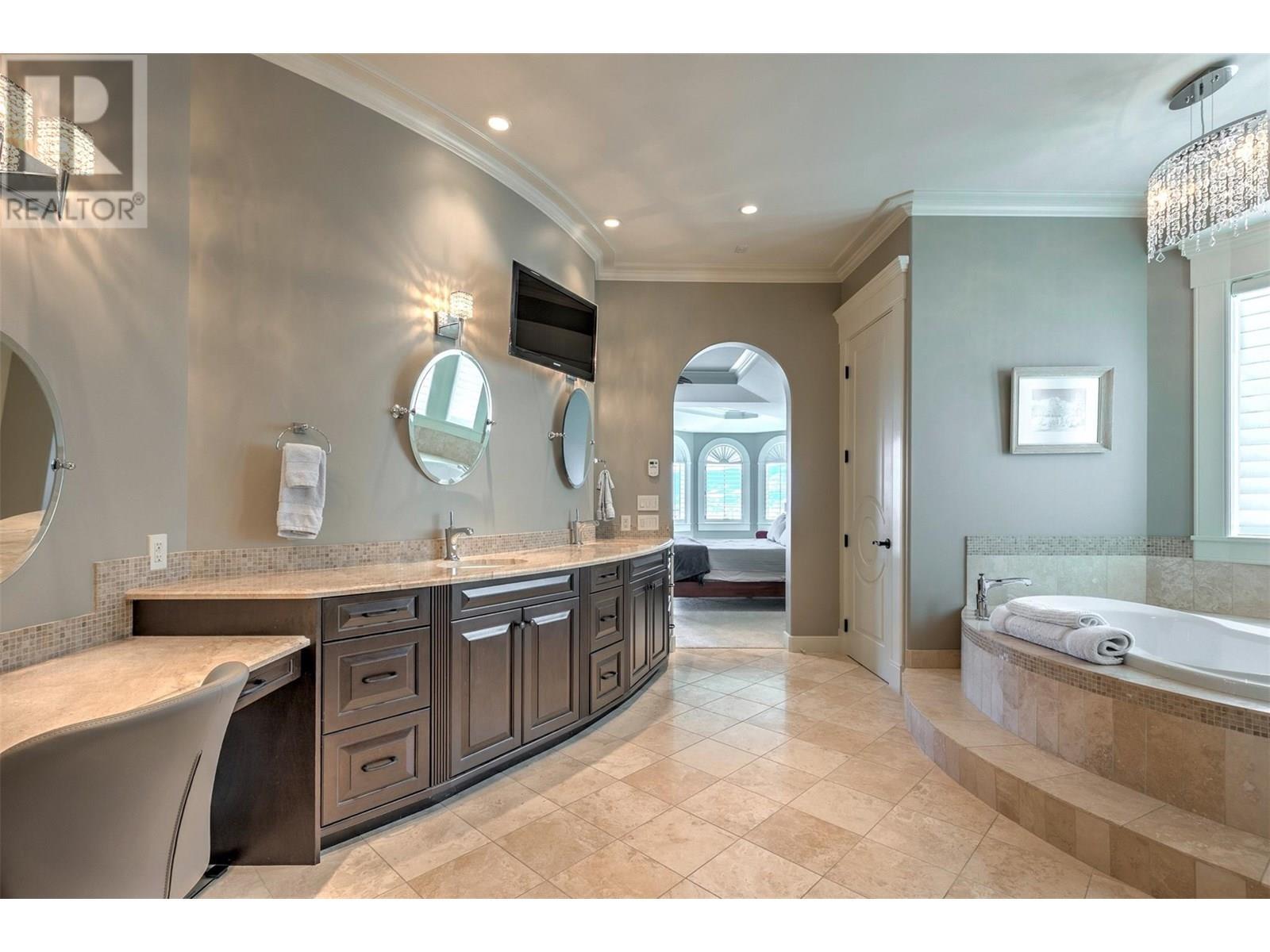 4860 Tuscany Lane. Kelowna, British Columbia