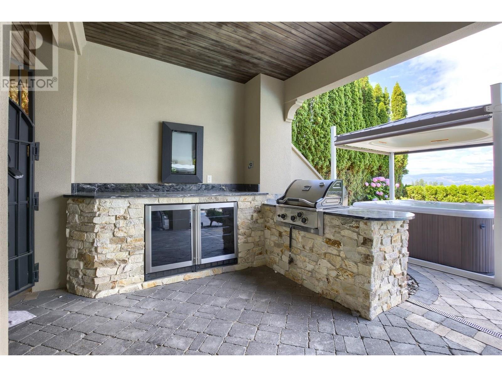 4860 Tuscany Lane. Kelowna, British Columbia