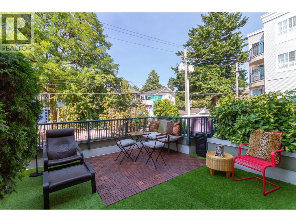 210 1989 Dunbar Street, Vancouver