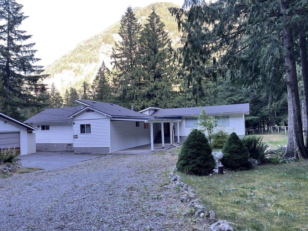 19552 Silver Skagit Road|hope, Hope