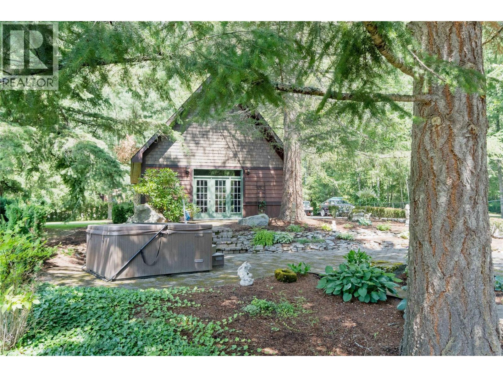 33 Old Town Road. Sicamous, British Columbia