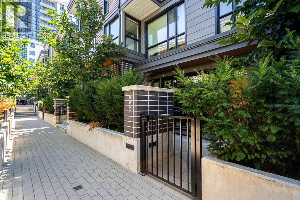 3932 Dumfries Street, Vancouver