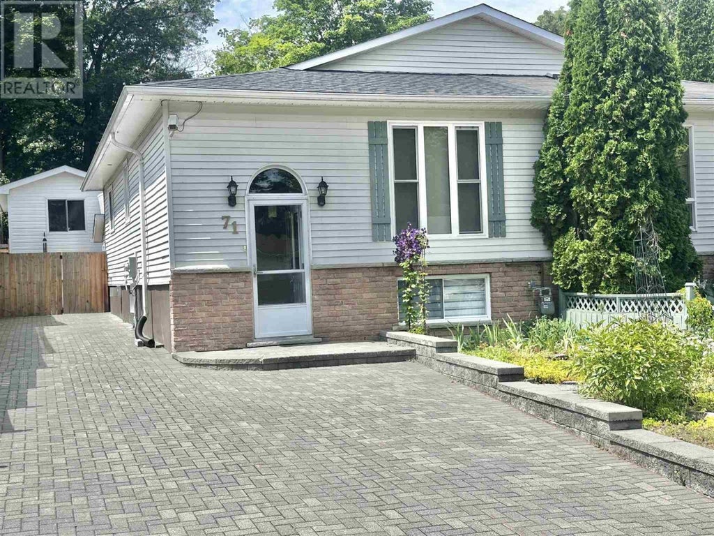 71 Lawrence Ave, Elliot Lake