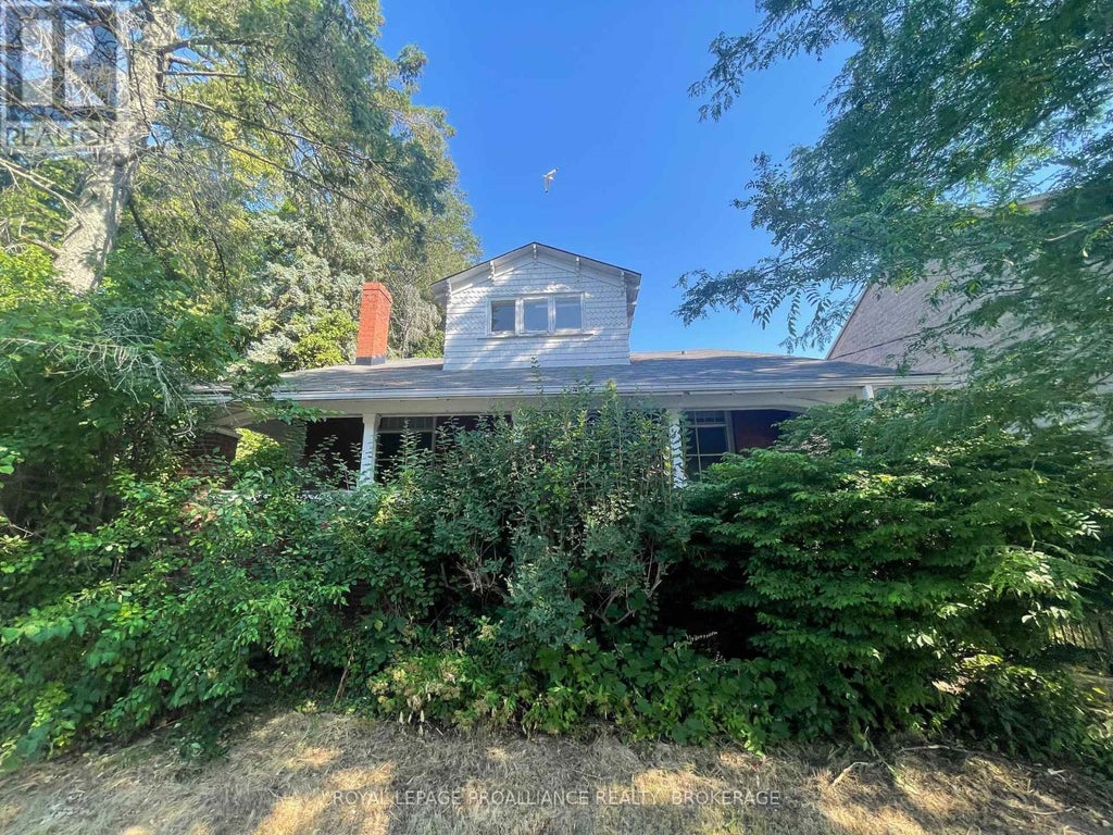 301 King Street W, Kingston (central City East)