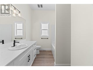 231 20 Street Ne Unit# 2. Salmon Arm, British Columbia