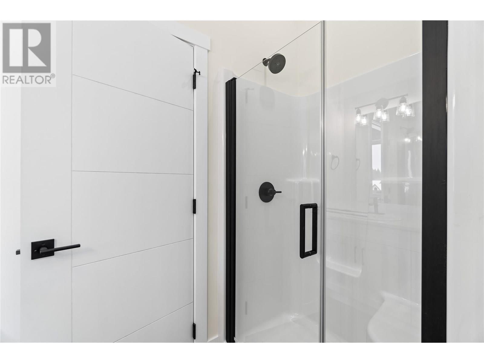 231 20 Street Ne Unit# 2. Salmon Arm, British Columbia