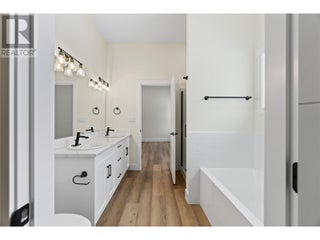 231 20 Street Ne Unit# 2. Salmon Arm, British Columbia