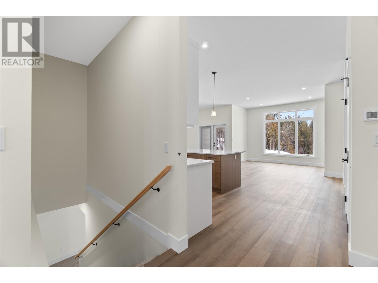 231 20 Street Ne Unit# 2. Salmon Arm, British Columbia