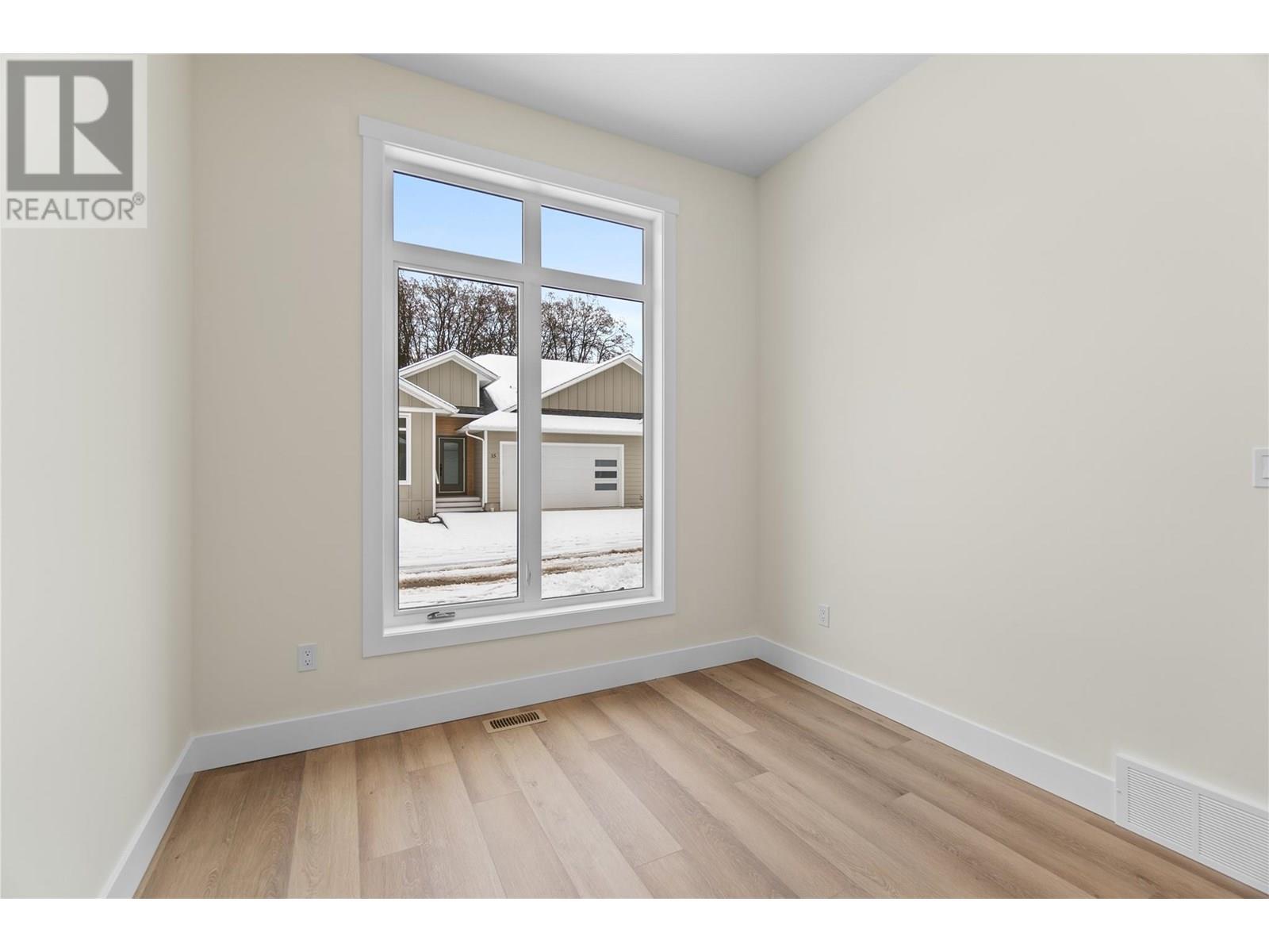 231 20 Street Ne Unit# 2. Salmon Arm, British Columbia