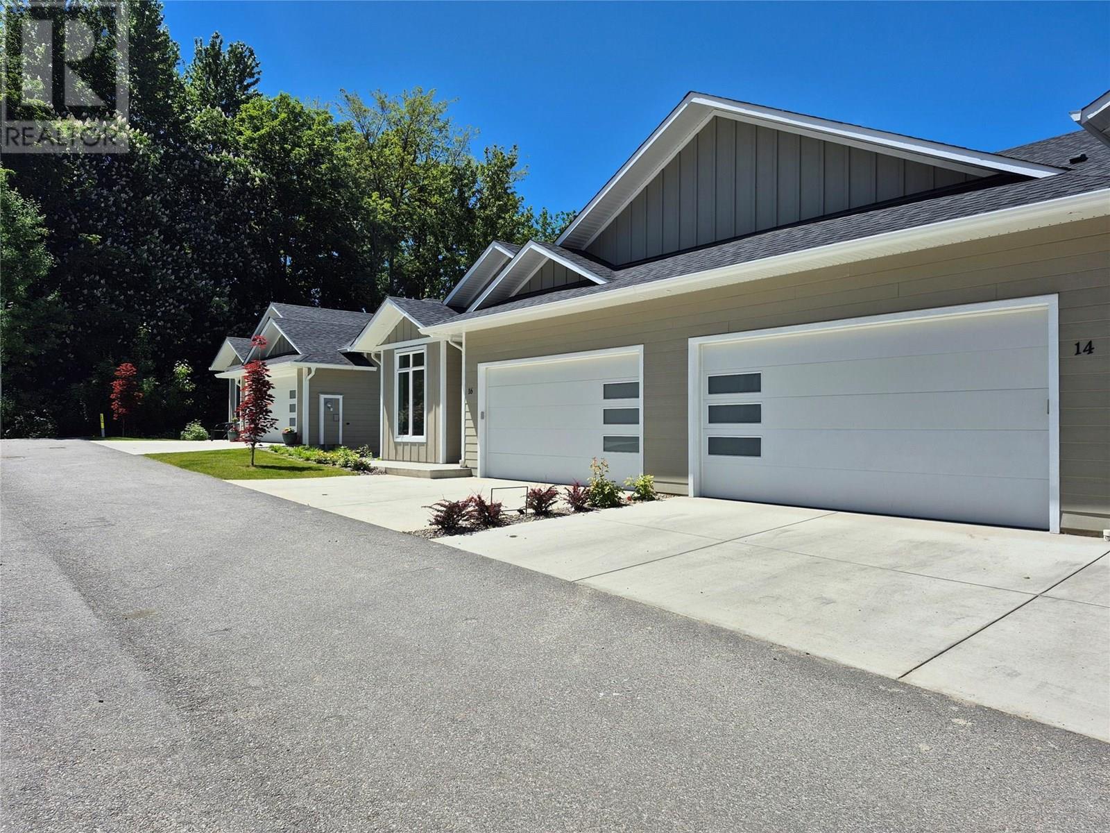 231 20 Street Ne Unit# 2. Salmon Arm, British Columbia