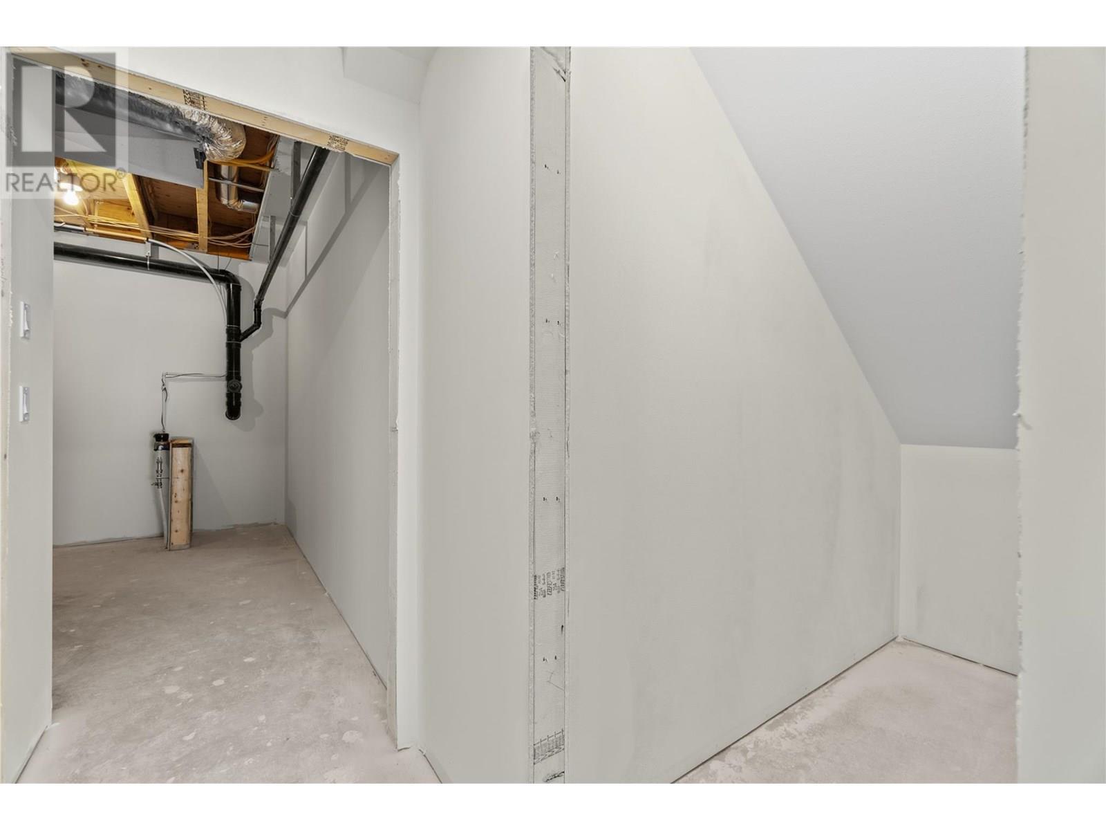 231 20 Street Ne Unit# 2. Salmon Arm, British Columbia