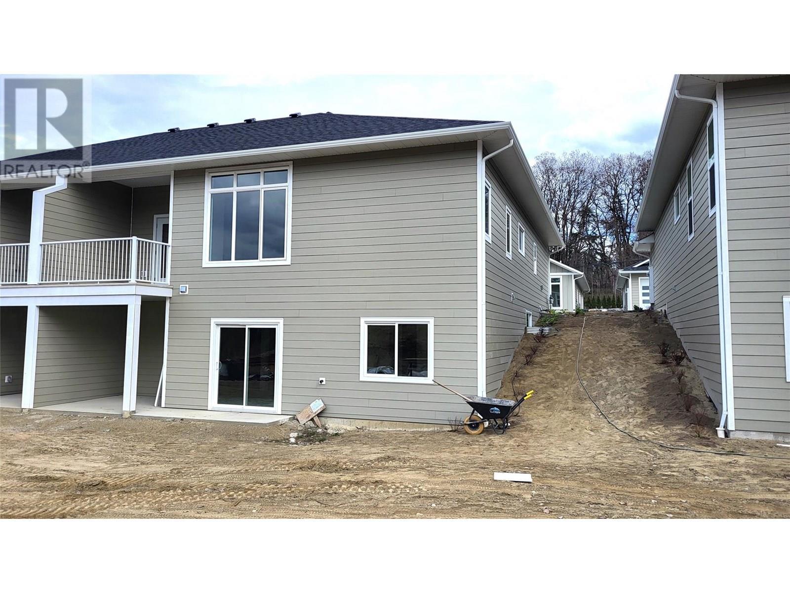 231 20 Street Ne Unit# 2. Salmon Arm, British Columbia