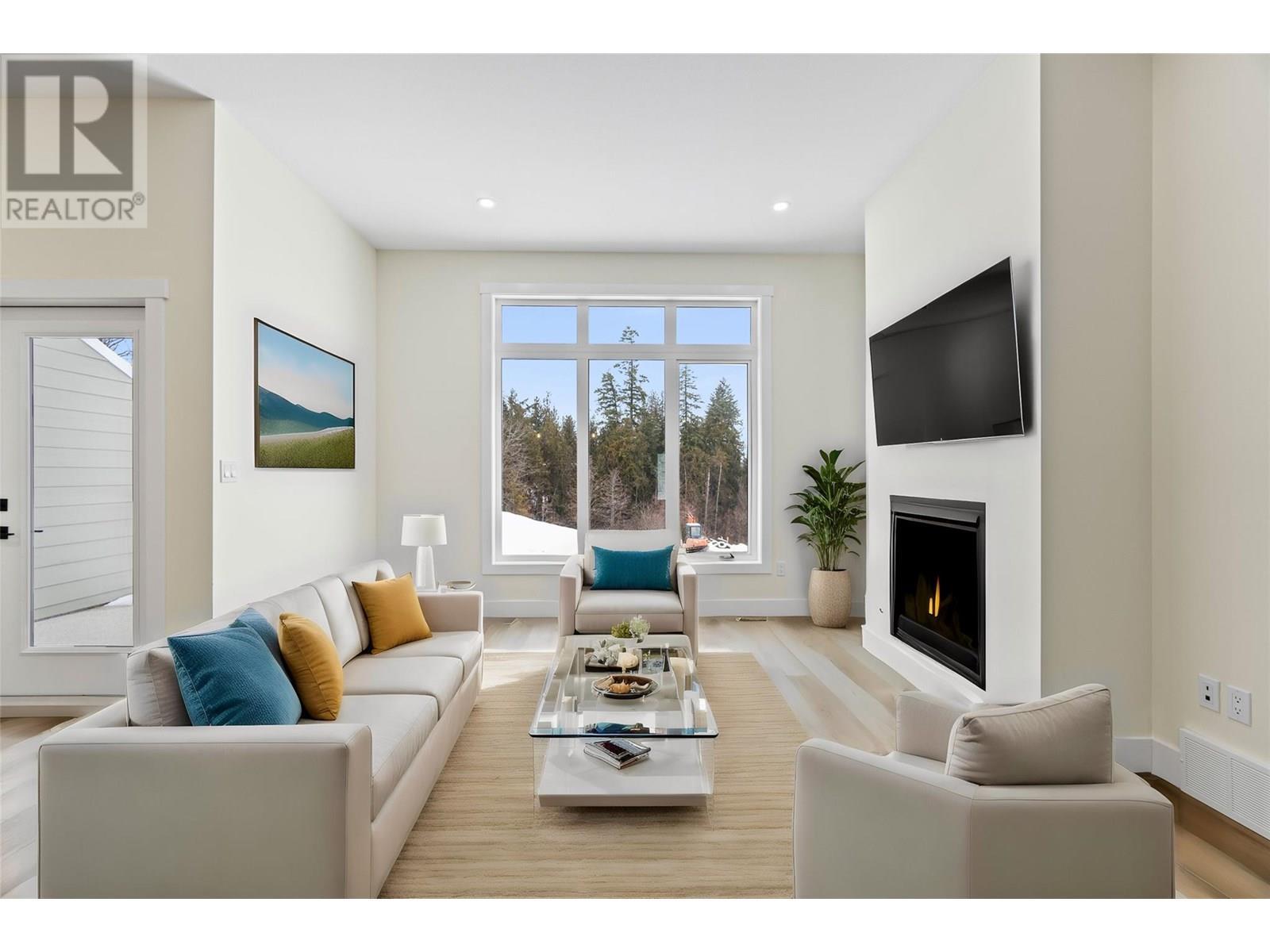 231 20 Street Ne Unit# 2. Salmon Arm, British Columbia