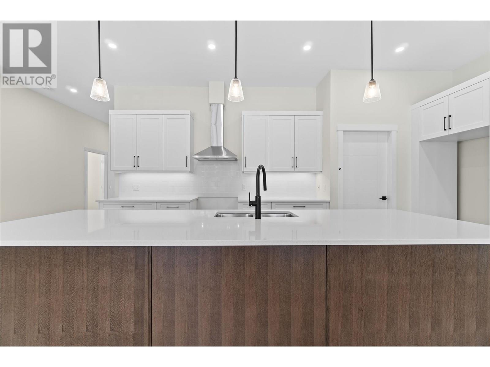 231 20 Street Ne Unit# 2. Salmon Arm, British Columbia