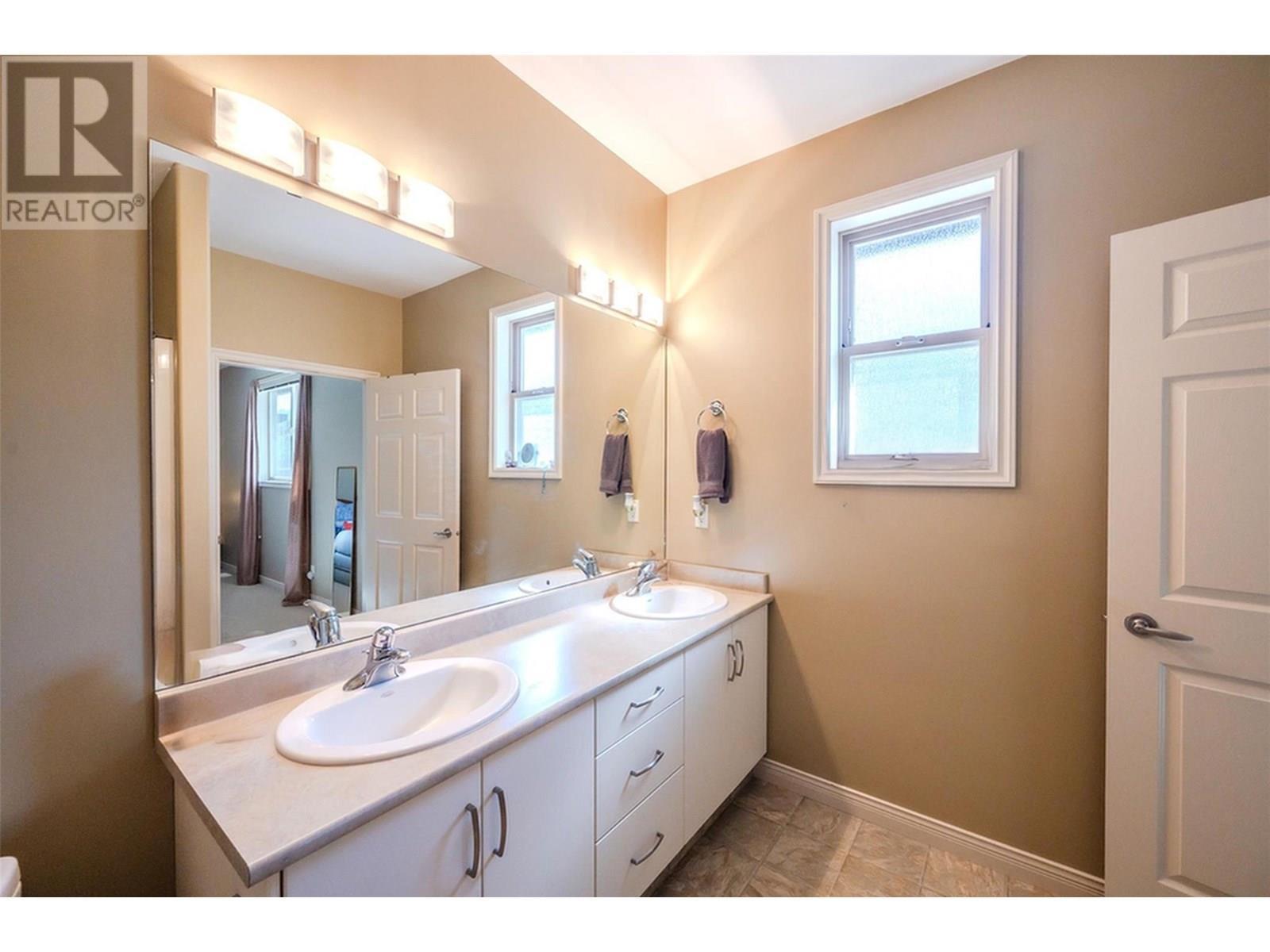 6679 Oxbow Crescent. Oliver, British Columbia