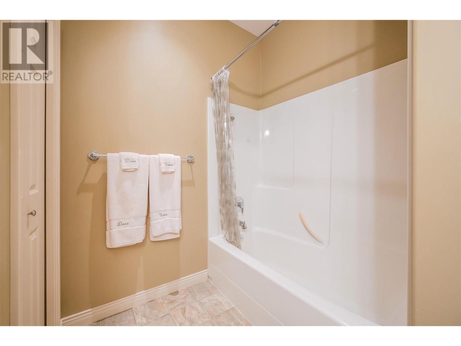 6679 Oxbow Crescent. Oliver, British Columbia