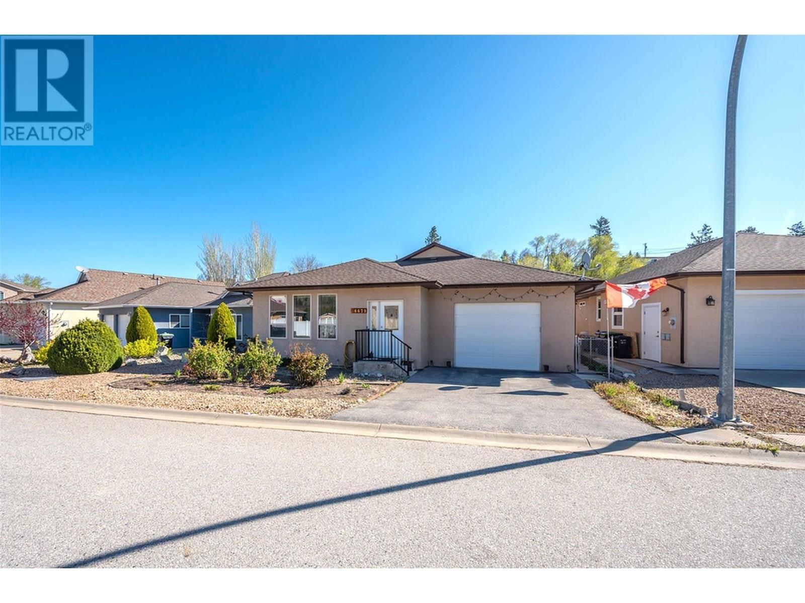 6679 Oxbow Crescent. Oliver, British Columbia