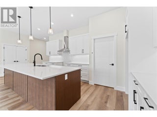 231 20 Street Ne Unit# 1. Salmon Arm, British Columbia