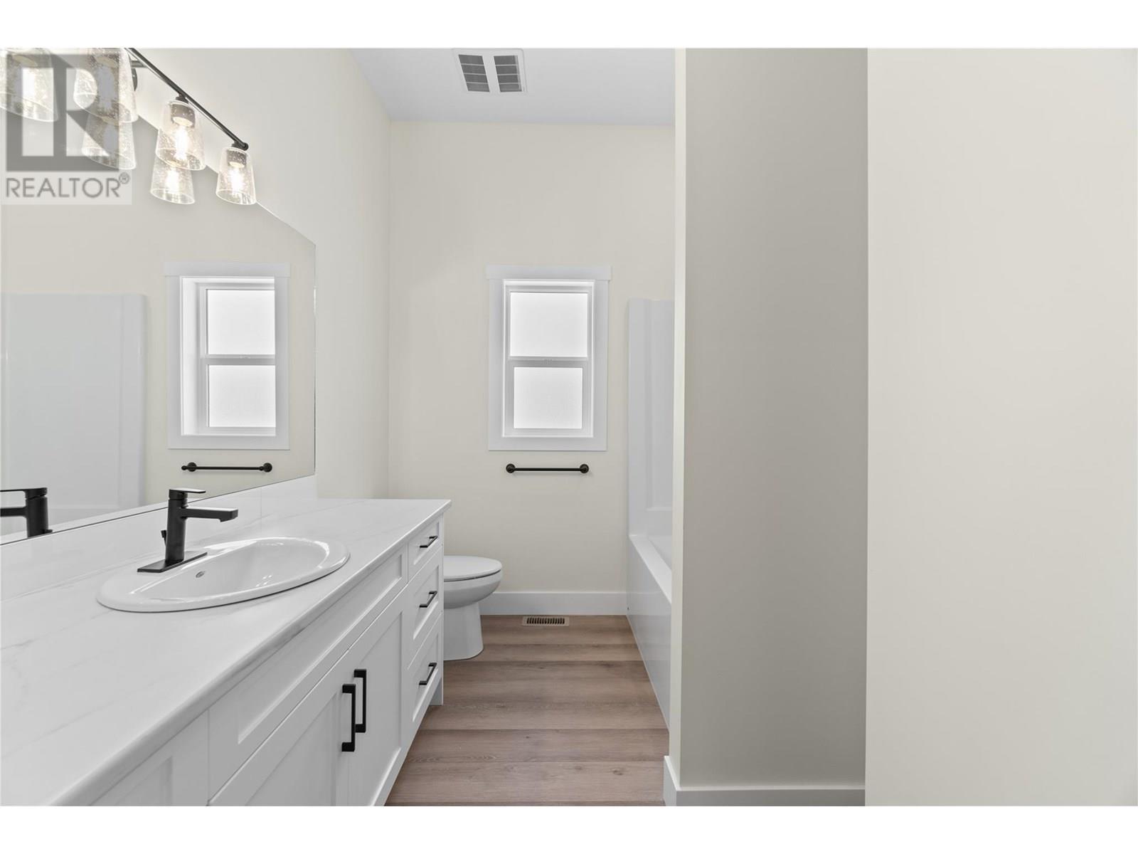 231 20 Street Ne Unit# 1. Salmon Arm, British Columbia