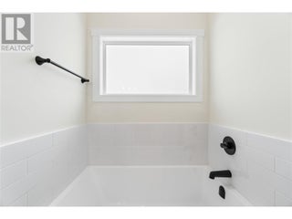 231 20 Street Ne Unit# 1. Salmon Arm, British Columbia