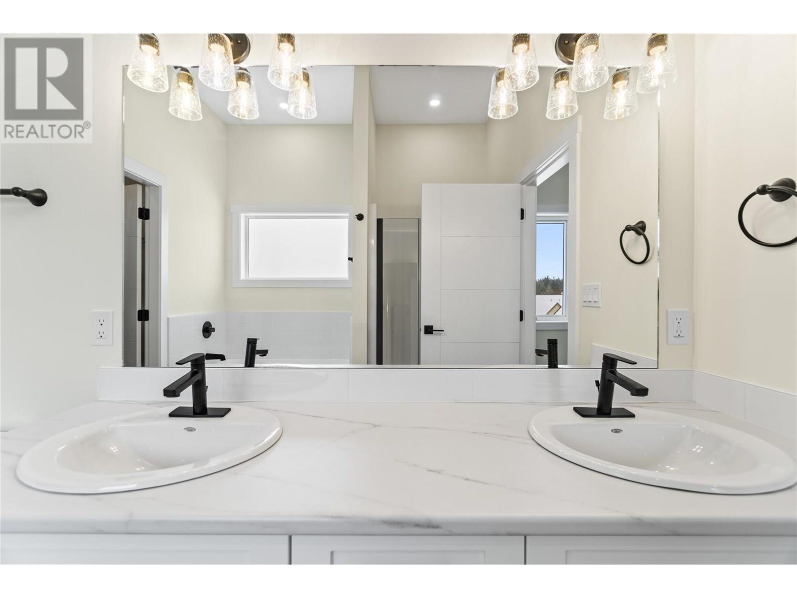 231 20 Street Ne Unit# 1. Salmon Arm, British Columbia