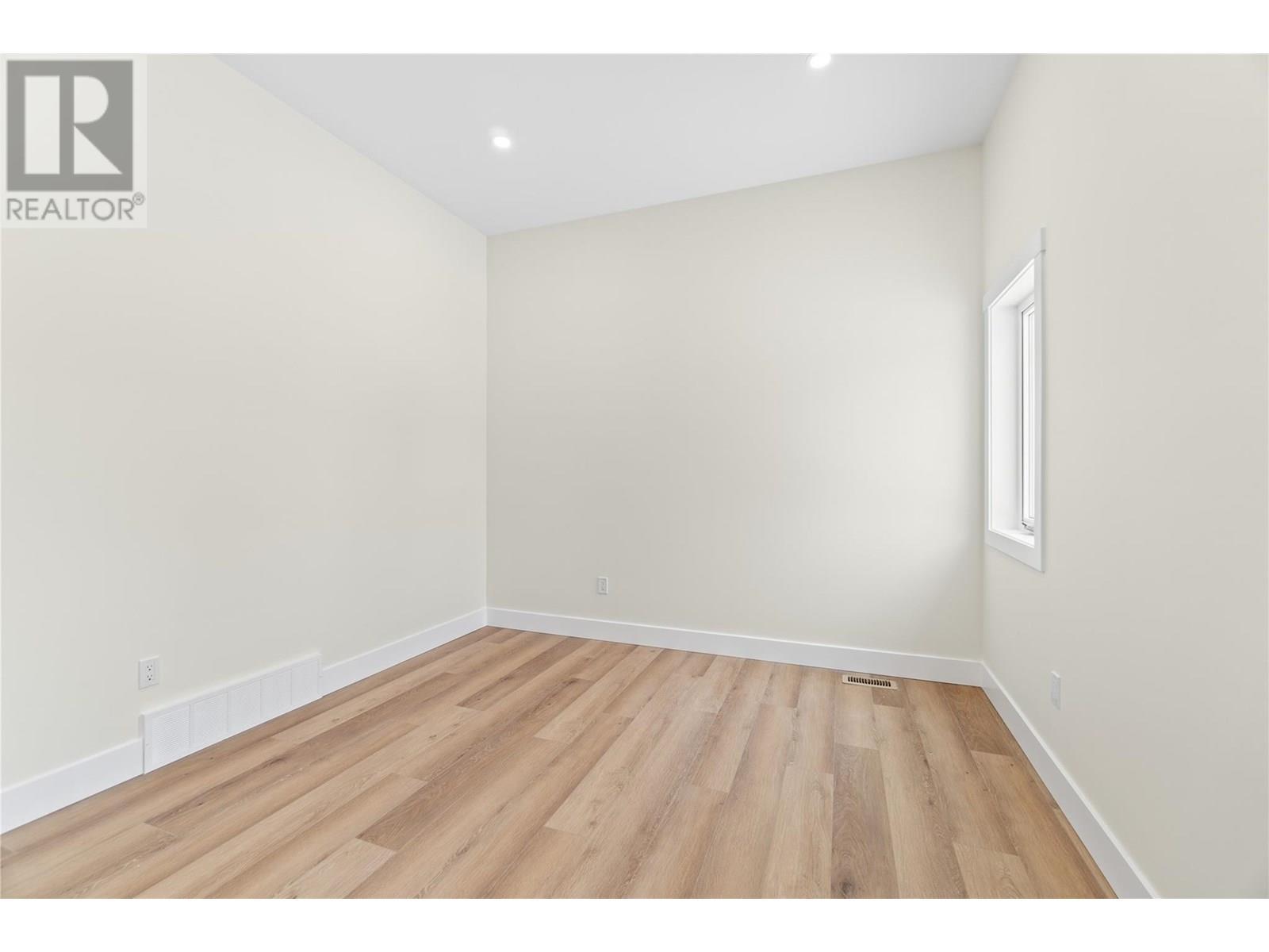 231 20 Street Ne Unit# 1. Salmon Arm, British Columbia