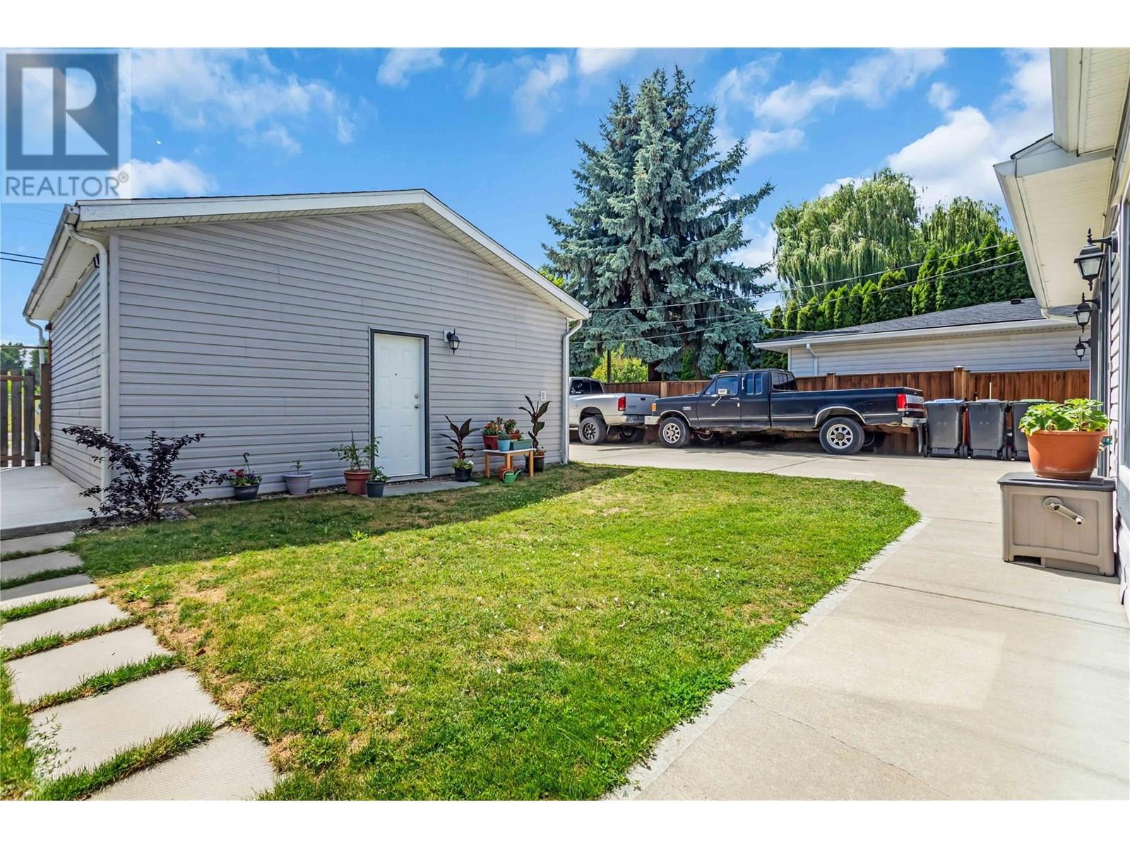 3132 Woodsdale Road. Lake Country, British Columbia