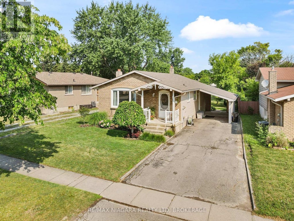 8071 Paddock Trail Drive, Niagara Falls (ascot)