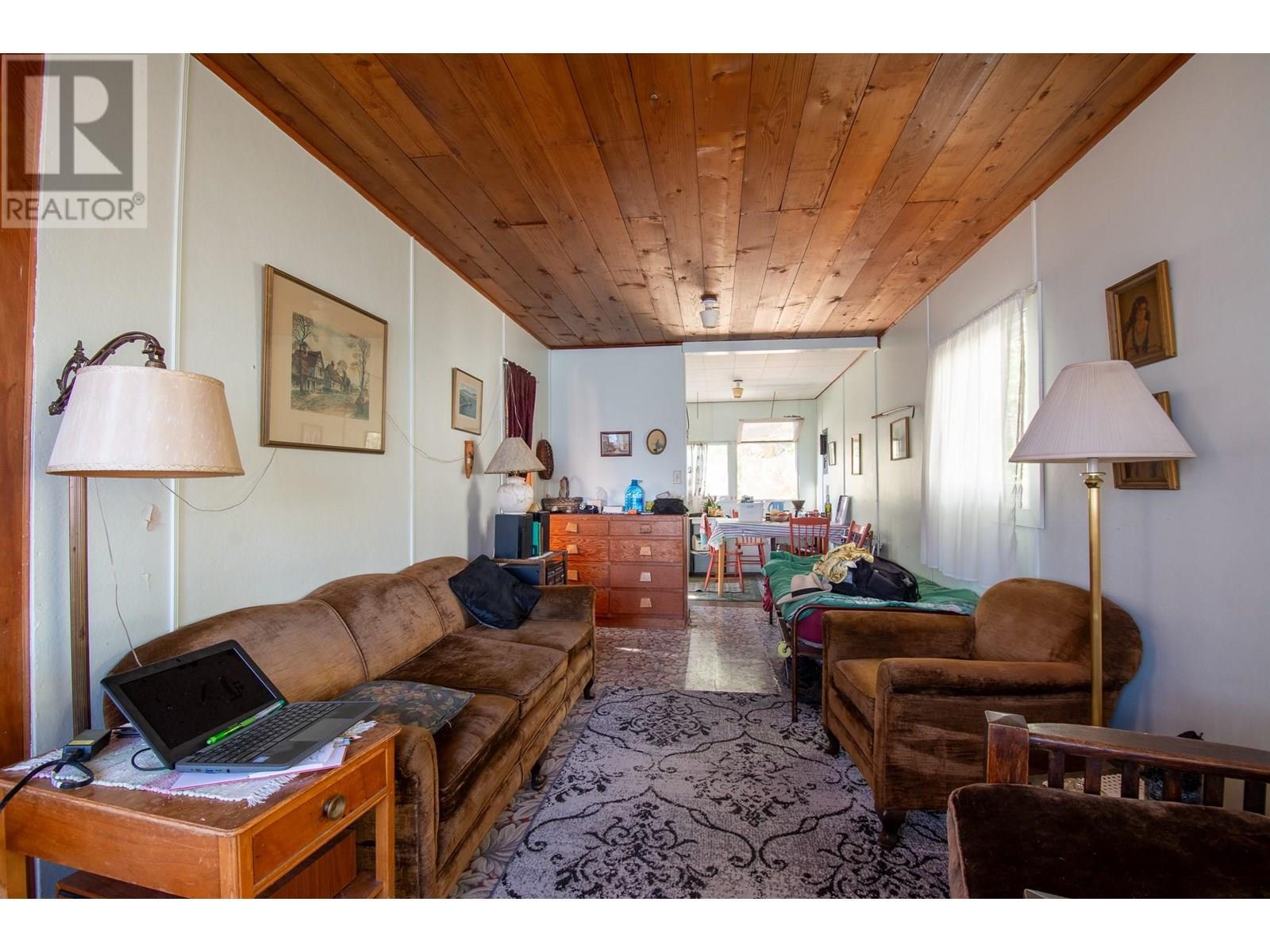 19241 Lakeshore Drive N. Summerland, British Columbia