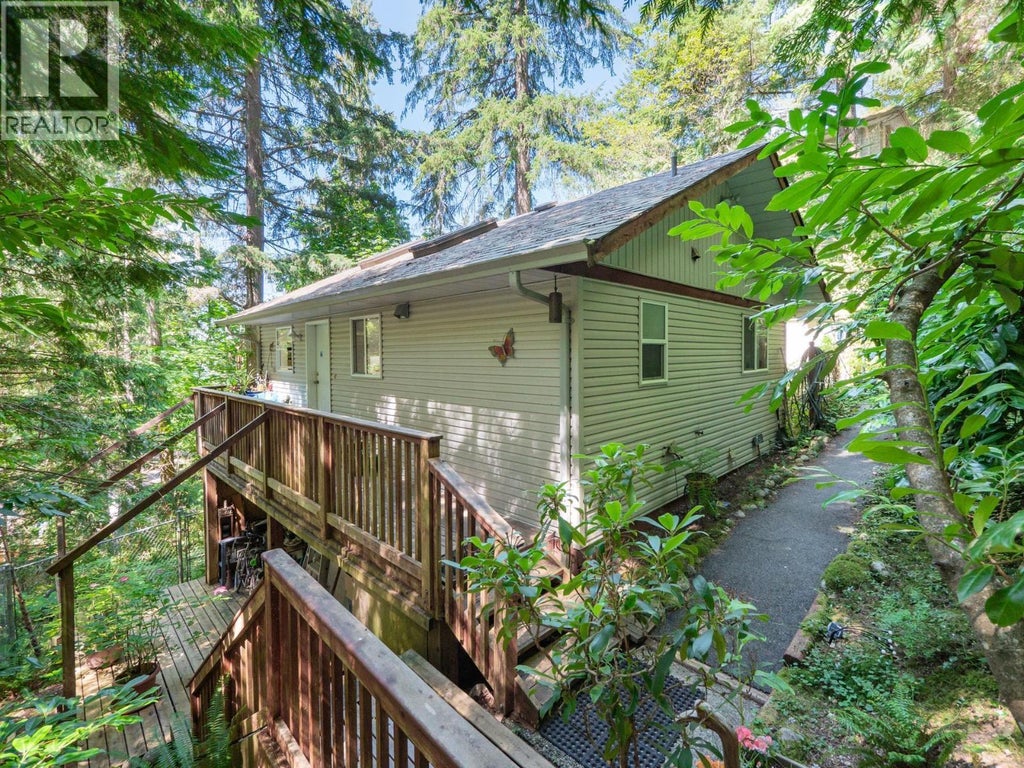 7027 Skana Crescent, Sechelt
