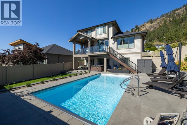 2358 Tallus Green Crescent, West Kelowna