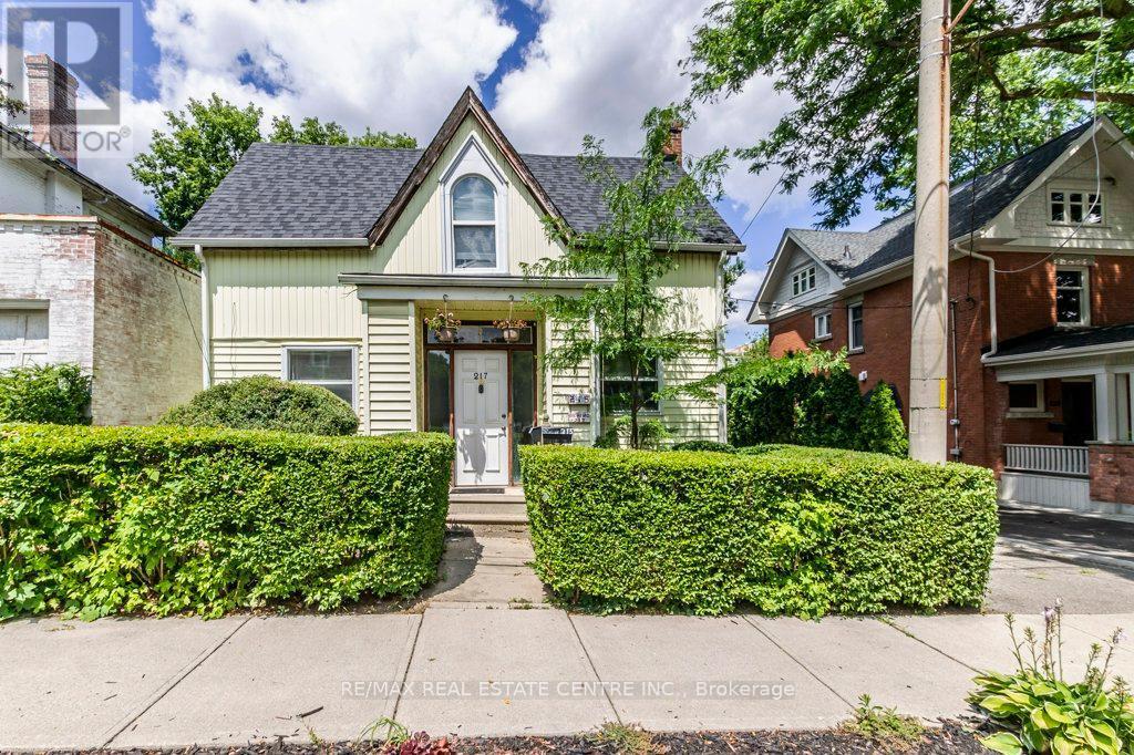 215-217 Queen Street, Milton (om Old Milton)