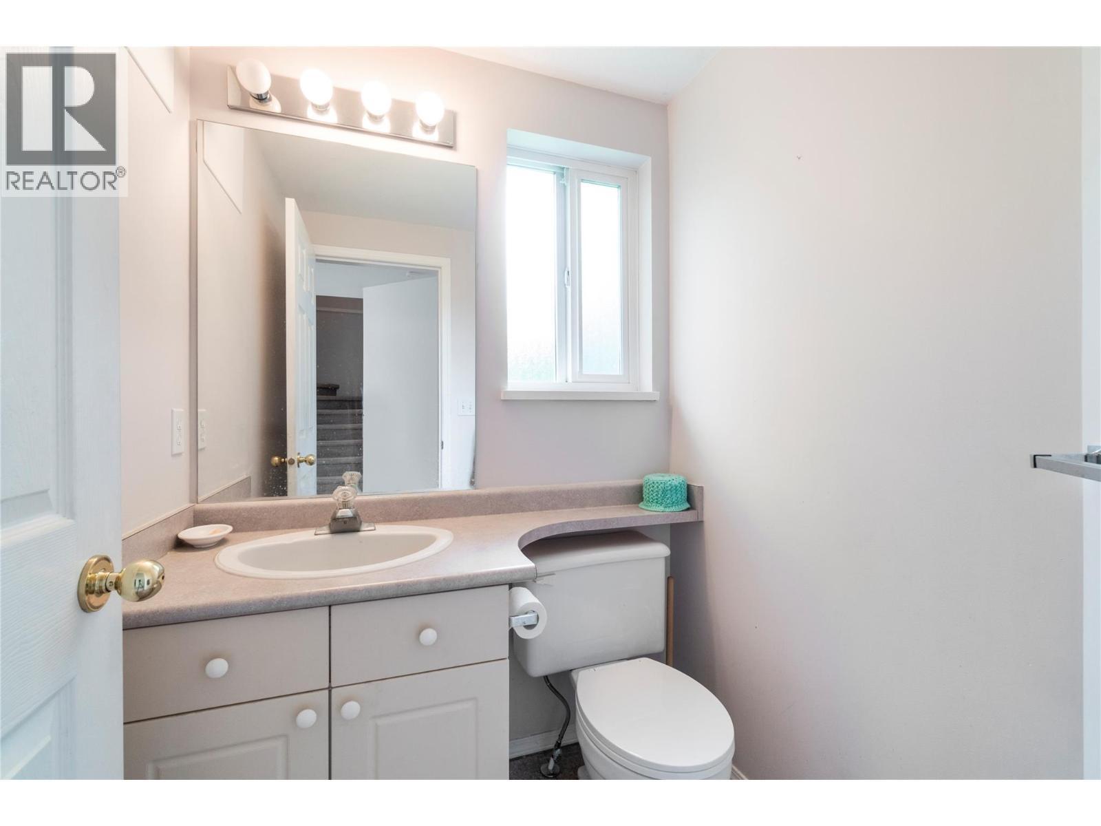 2951 11 Avenue Ne Unit# 5. Salmon Arm, British Columbia