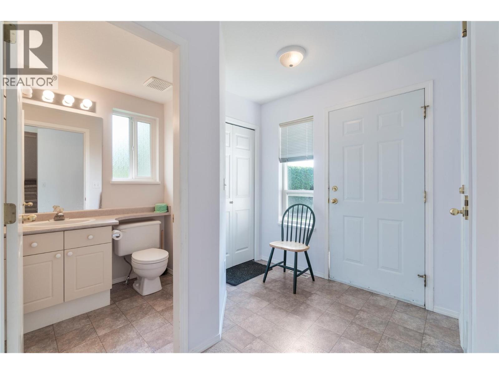 2951 11 Avenue Ne Unit# 5. Salmon Arm, British Columbia